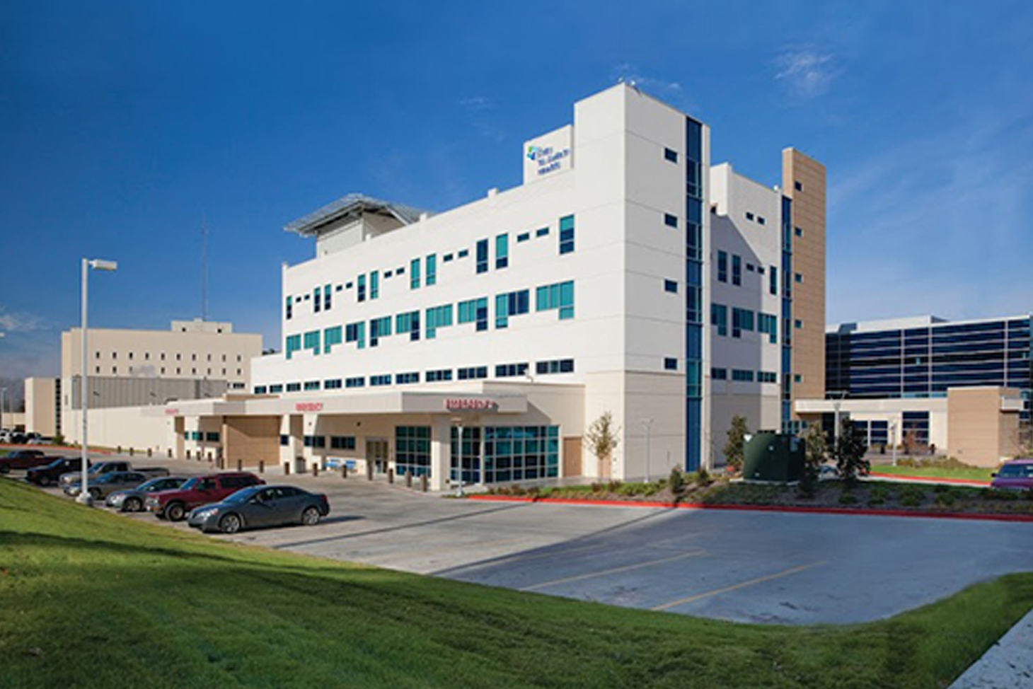 Exterior of St. Luke's Health Memorial Hospital